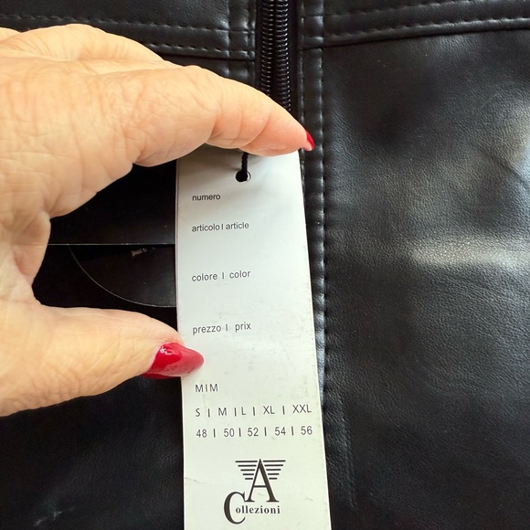 Black Lightweight Leather Jacket with Full-Length Zipper and Classic Design - Picture 4 of 12